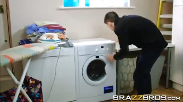 Jordi lave le linge sale en famille