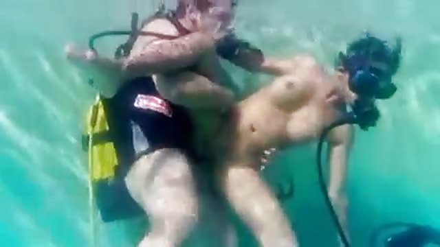Baise sous-marine et sexy