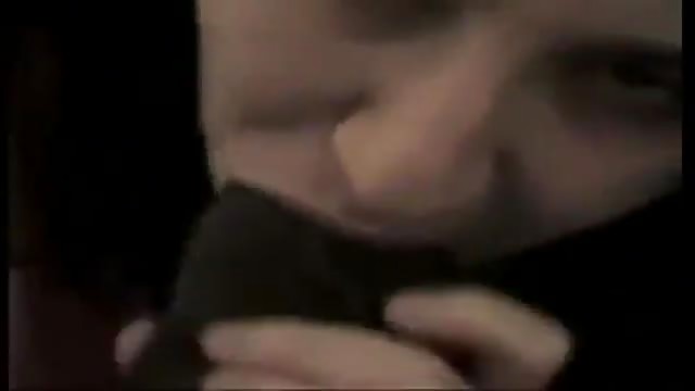 Jolie amatrice prend une énorme bite black en POV